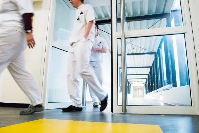 alt="KONE hospital bed elevator Kashmir"